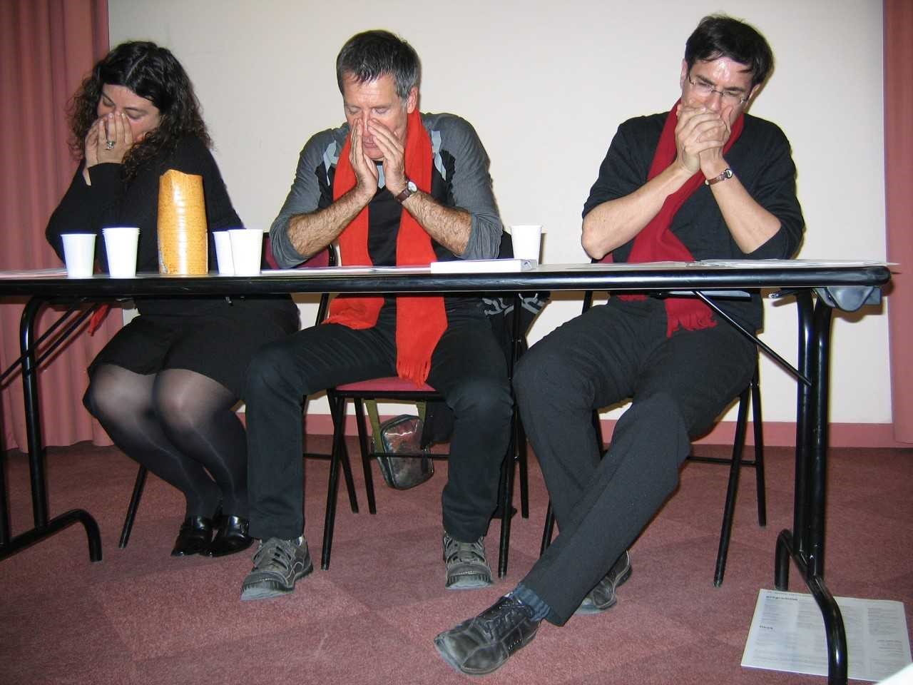 Les trois lecteurs à leur table