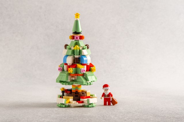 Image d'un arbre de Noël en légo.